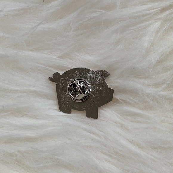 Pig enamel pin - Picture 3 of 3